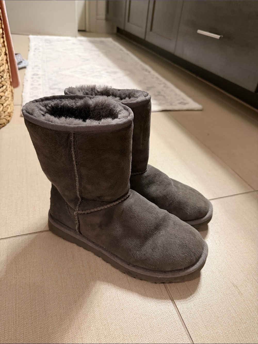 UGG Women's Short Shearling Boot - Charcoal Gray